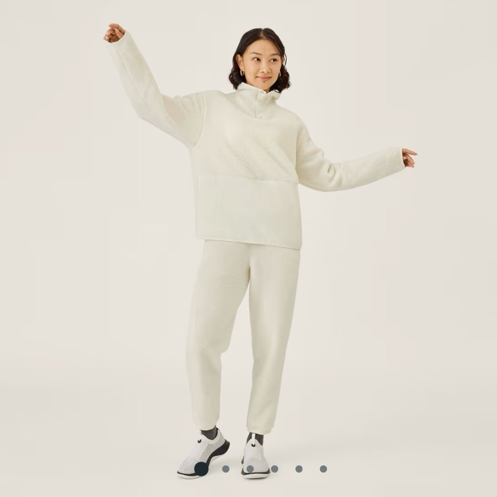 2 piece super cozy fluff fleece sweater and joggers Brand new, Medium